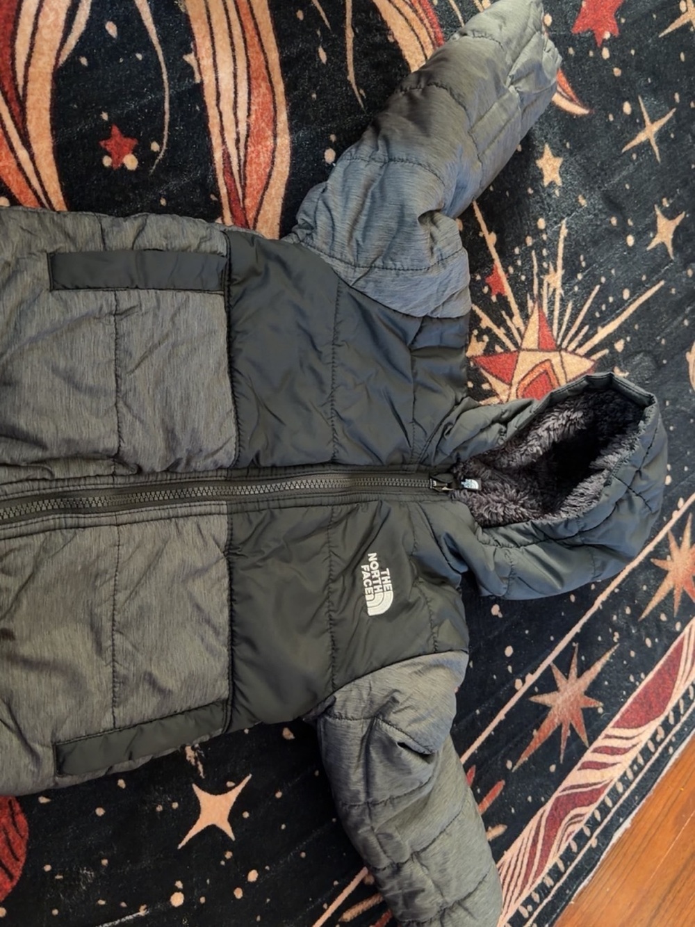 The North Face Kids' Hooded Puffer Jacket in Two-Tone Gray